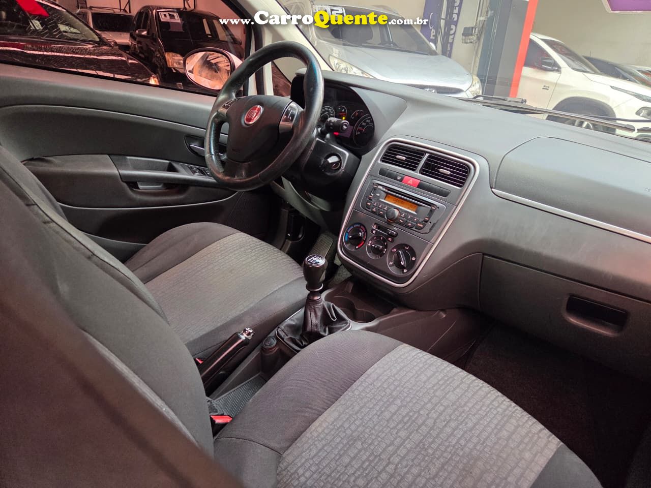 FIAT PUNTO 1.6 ESSENCE 16V 2012 - Loja