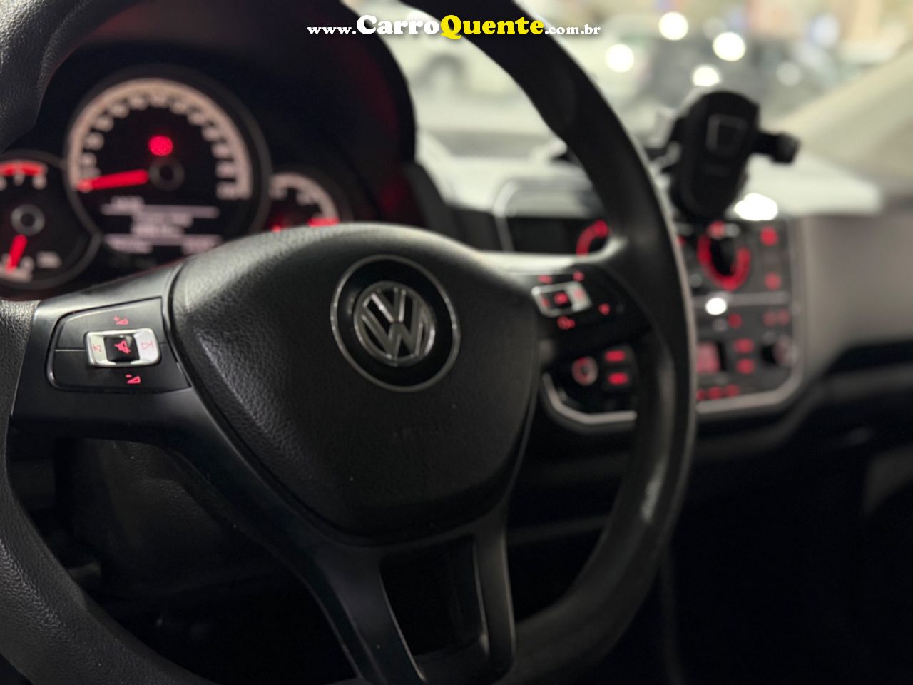 VOLKSWAGEN UP 1.0 MPI TOTAL 2020 - Loja