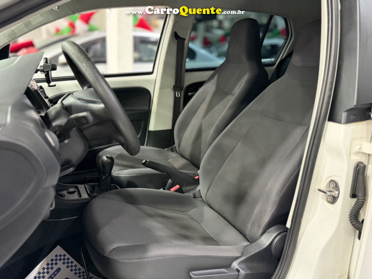VOLKSWAGEN UP 1.0 MPI TOTAL 2020 - Loja