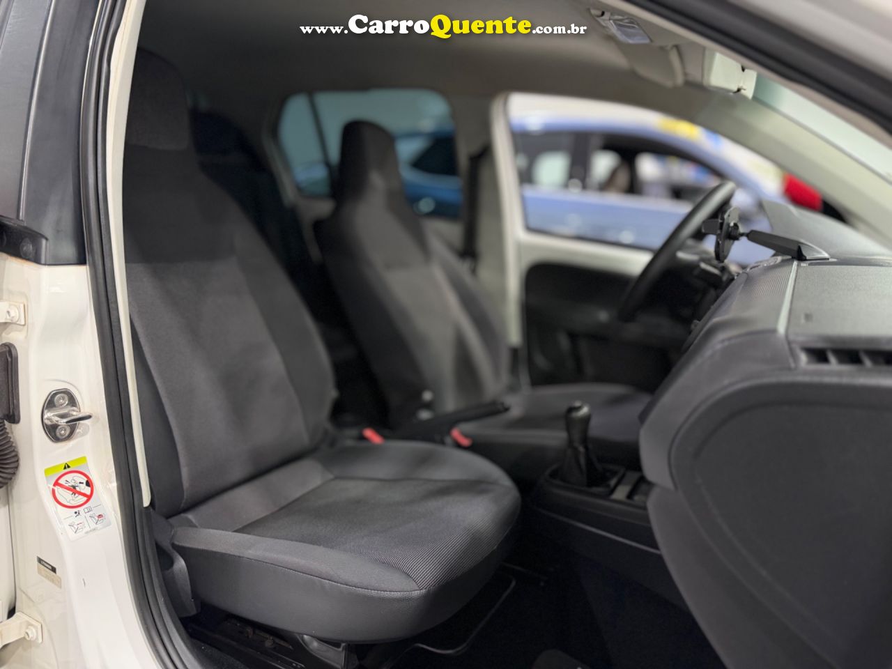 VOLKSWAGEN UP 1.0 MPI TOTAL 2020 - Loja