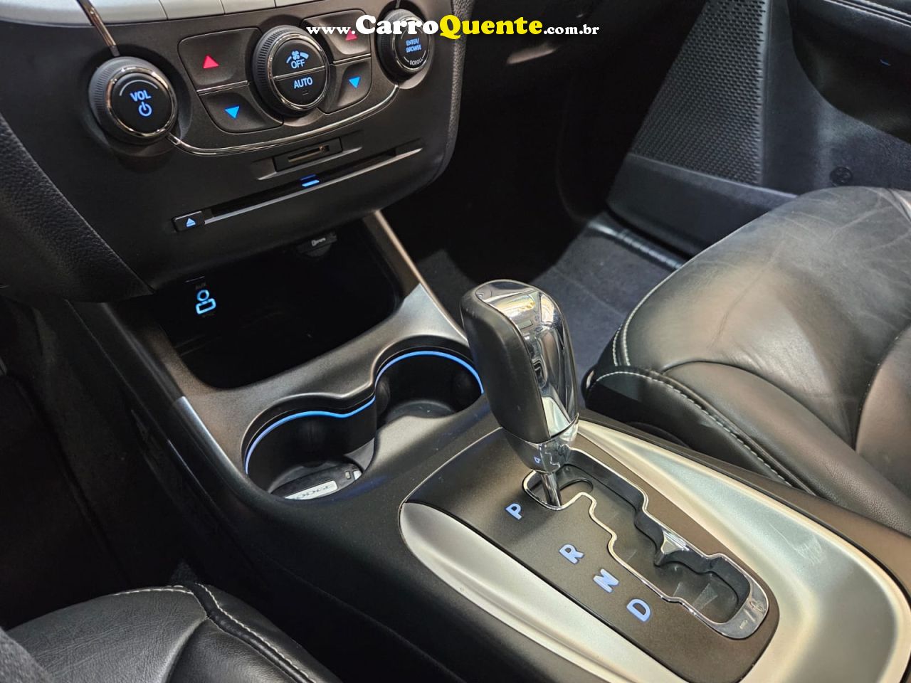 DODGE JOURNEY 3.6 RT V6 * 7 LUGARES + TETO SOLAR * 2018 - Loja