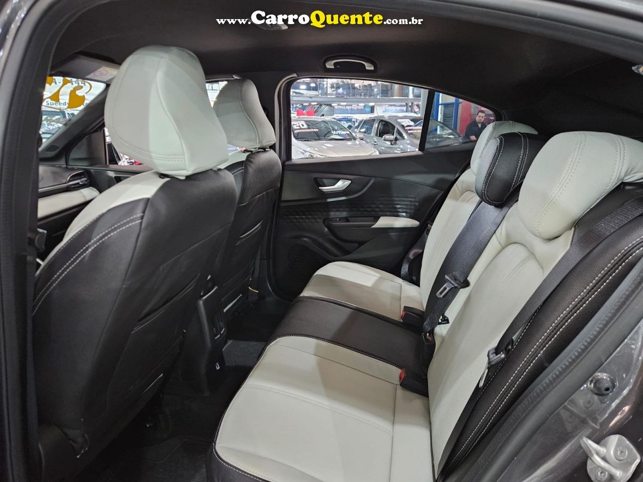 FIAT FASTBACK 1.0 TURBO 200 HYBRID AUDACE * 3.100Km * 2026 - Loja