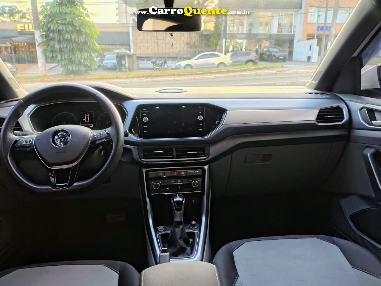 VOLKSWAGEN T-CROSS 1.0 200 TSI TOTAL COMFORTLINE 2020 - Loja