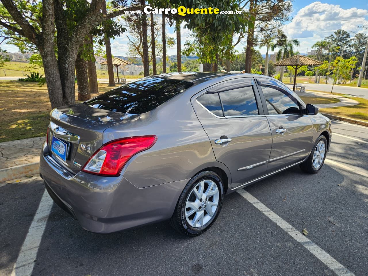 NISSAN   VERSA SL 1.6 16V FLEXSTART 4P AUT.   CINZA 2017 1.6 FLEX - Loja