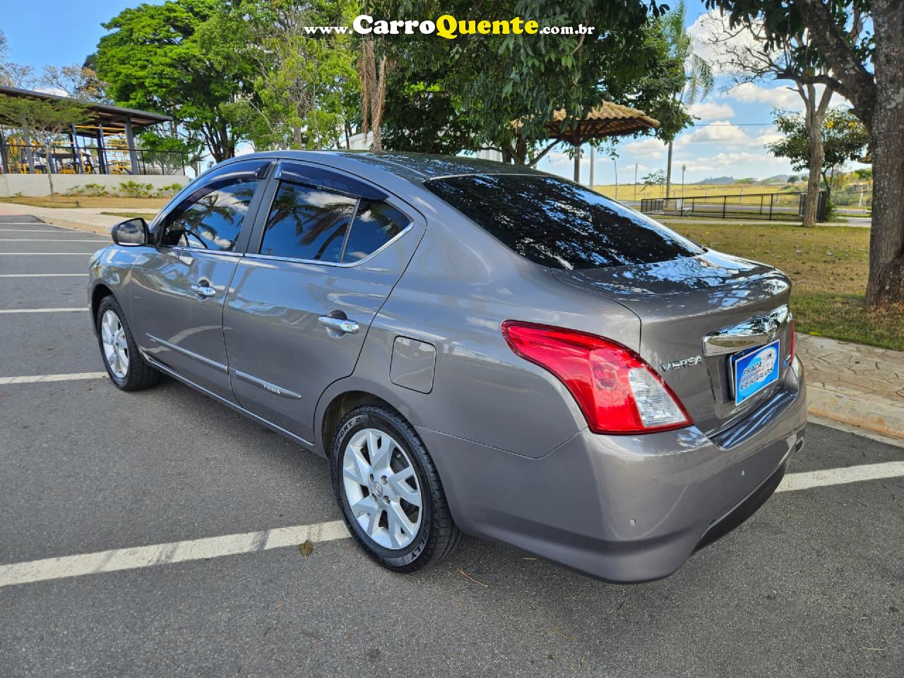 NISSAN   VERSA SL 1.6 16V FLEXSTART 4P AUT.   CINZA 2017 1.6 FLEX - Loja