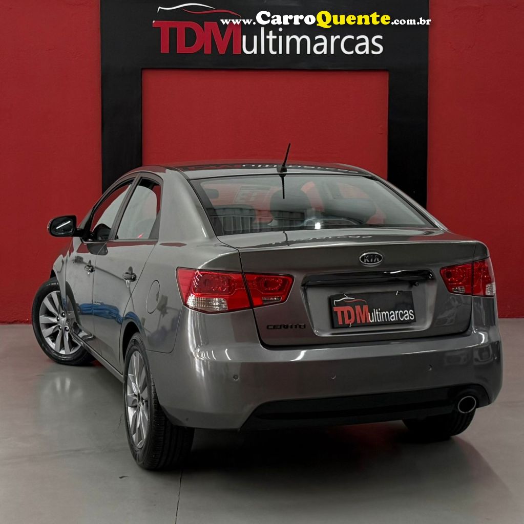 KIA   CERATO 1.6 16V  FLEX  AUT.   CINZA 2013 1.6 FLEX - Loja