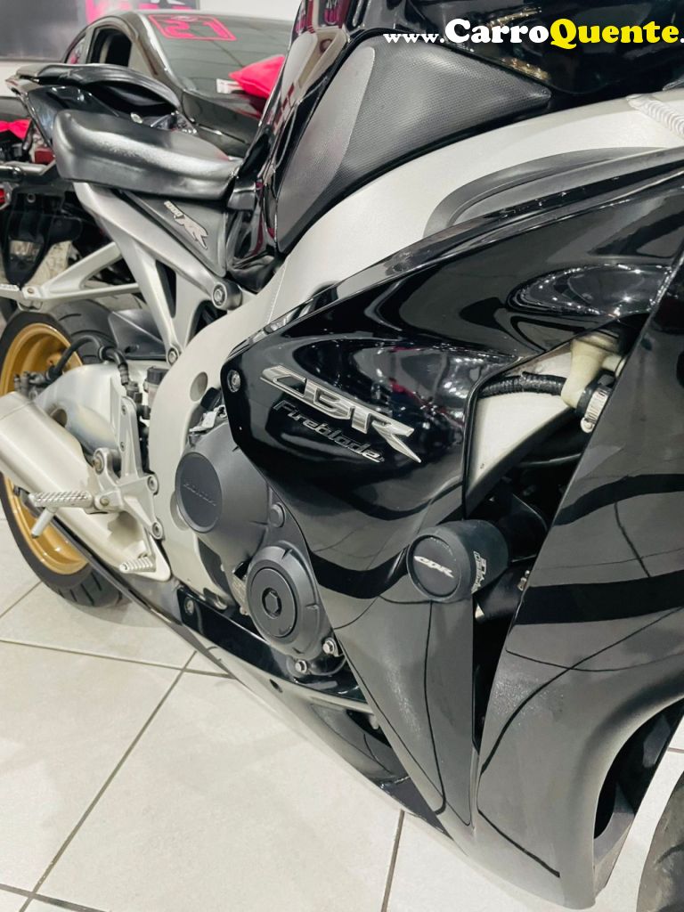 HONDA   CBR 1000 RR FIREBLADE   PRETO 2011 10000 GASOLINA - Loja