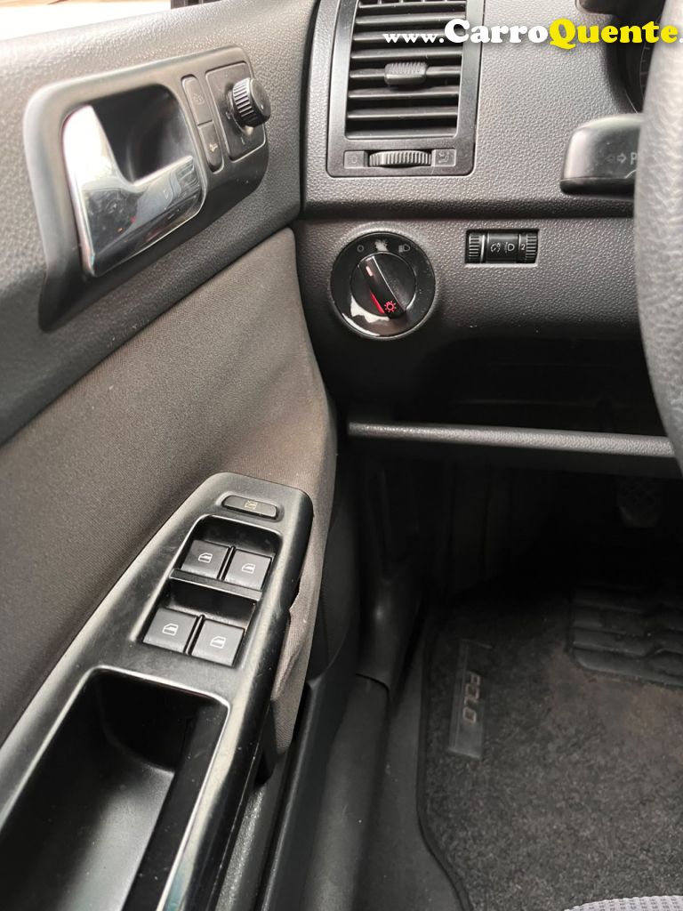 VOLKSWAGEN   POLO 1.6 MI S.OURO 1.6MI 101CV 8V 5P   VERMELHO 2003 1.6 GASOLINA - Loja
