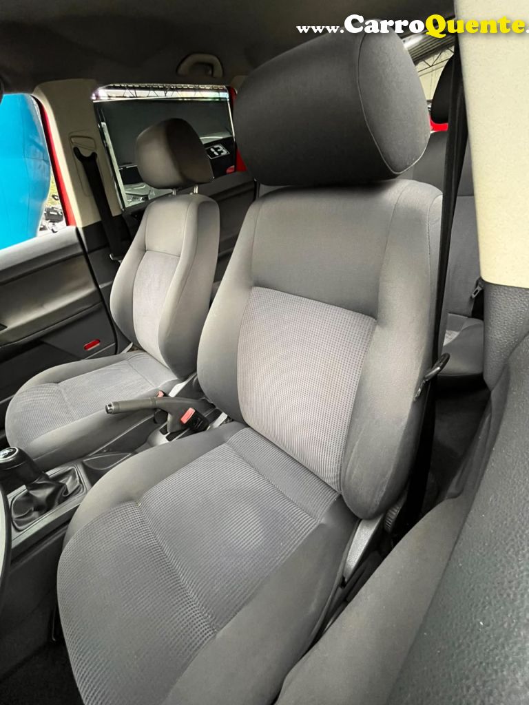 VOLKSWAGEN   POLO 1.6 MI S.OURO 1.6MI 101CV 8V 5P   VERMELHO 2003 1.6 GASOLINA - Loja