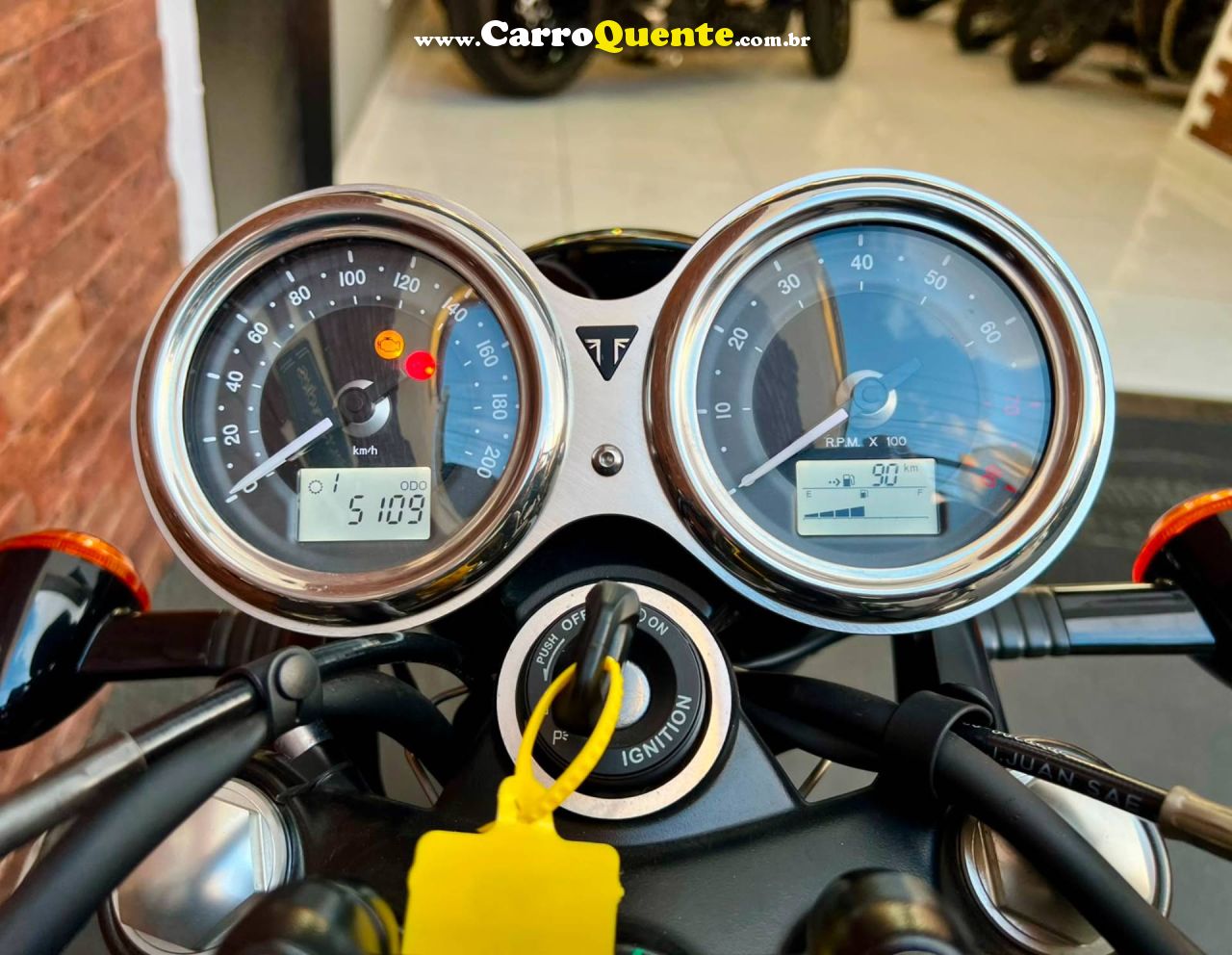 TRIUMPH BONNEVILLE T100 BLACK 900 2020 - Loja