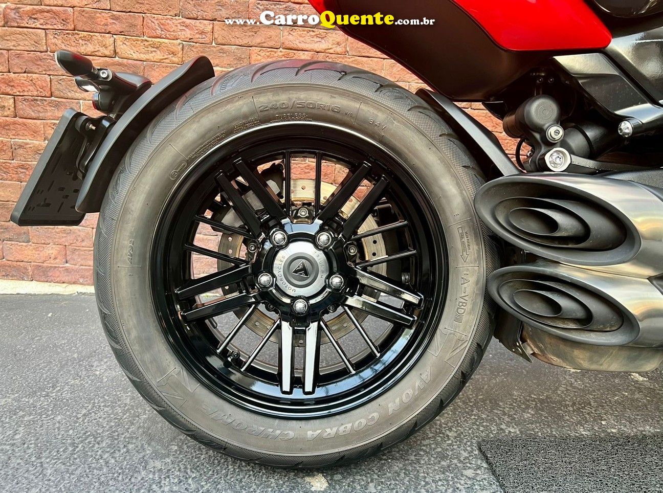 TRIUMPH ROCKET III R 2021 - Loja