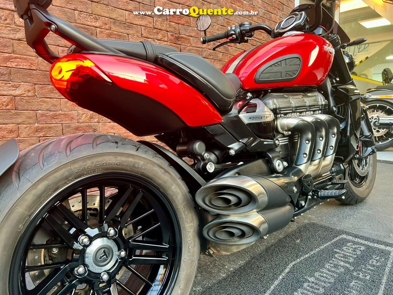 TRIUMPH ROCKET III R 2021 - Loja