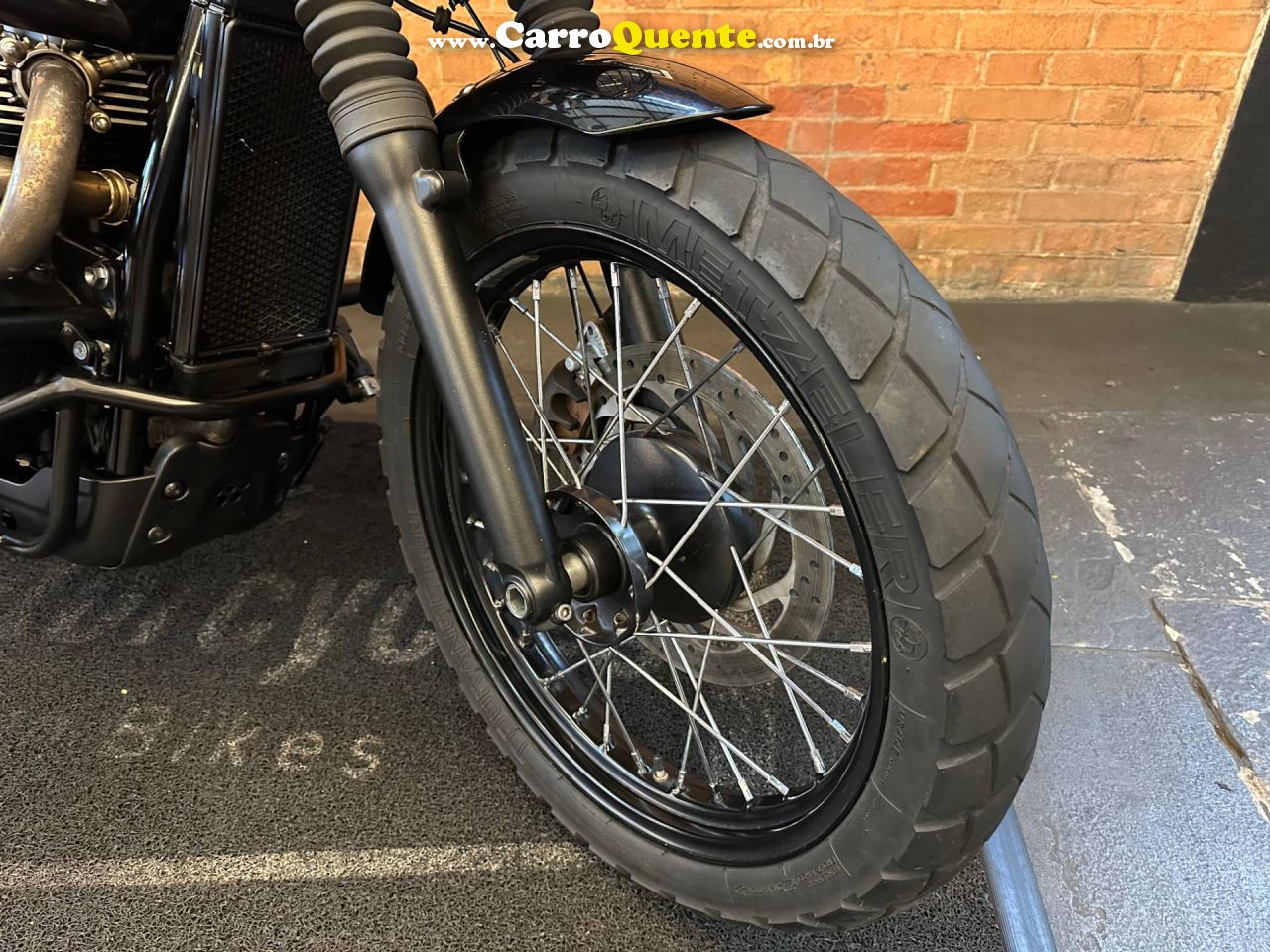 TRIUMPH STREET SCRAMBLER 2018 - Loja