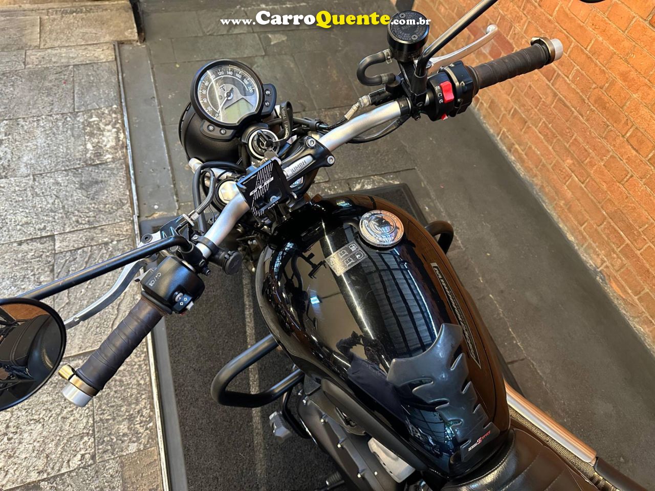 TRIUMPH STREET SCRAMBLER 2018 - Loja