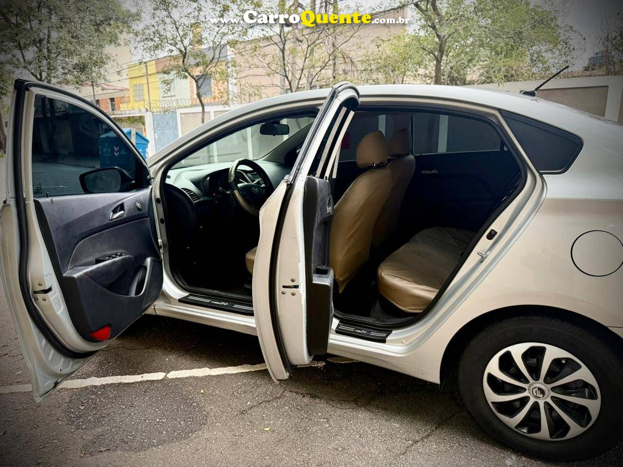 HYUNDAI HB20S 1.6 COMFORT PLUS 16V 2014 - Loja