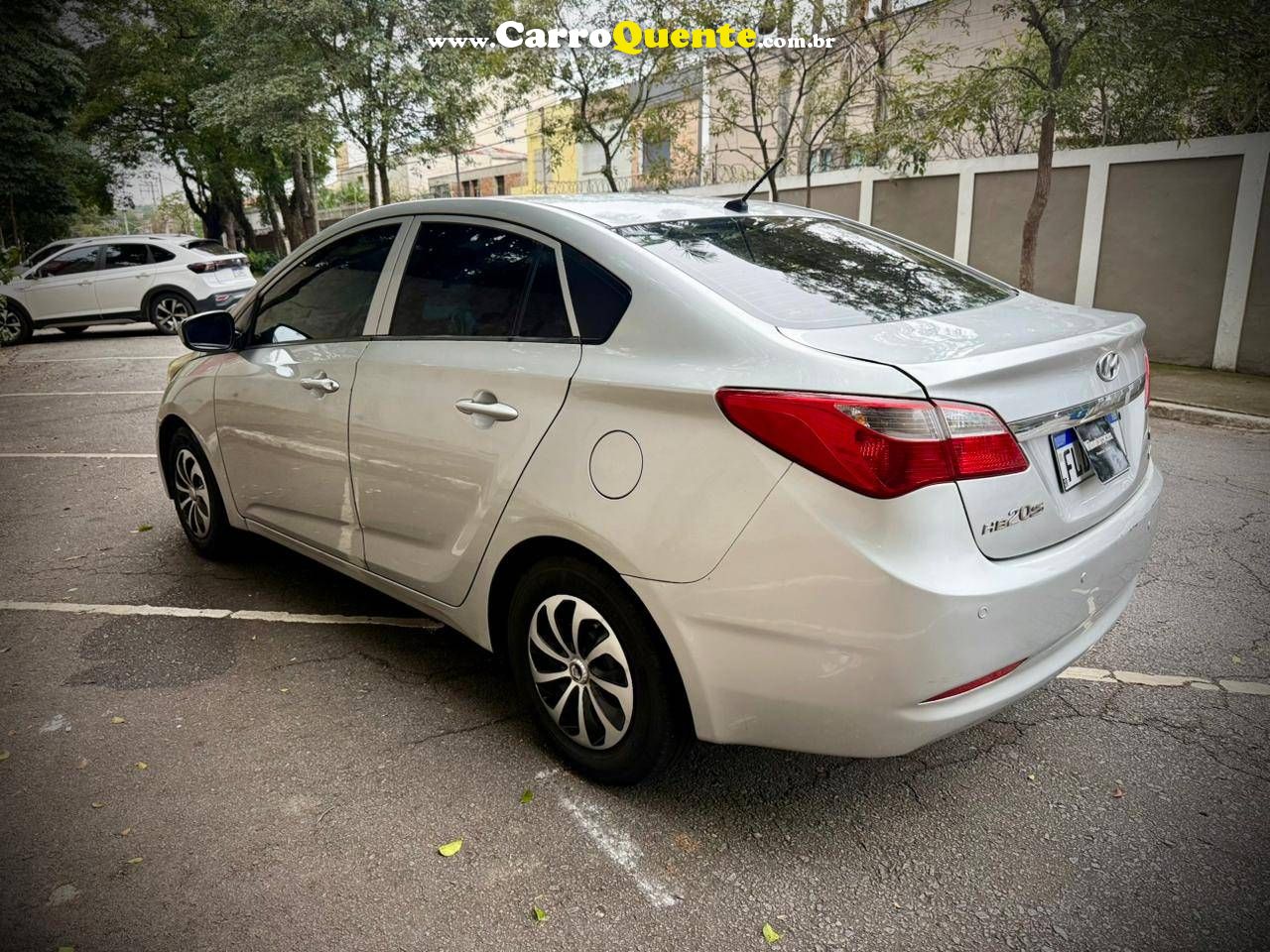 HYUNDAI HB20S 1.6 COMFORT PLUS 16V 2014 - Loja