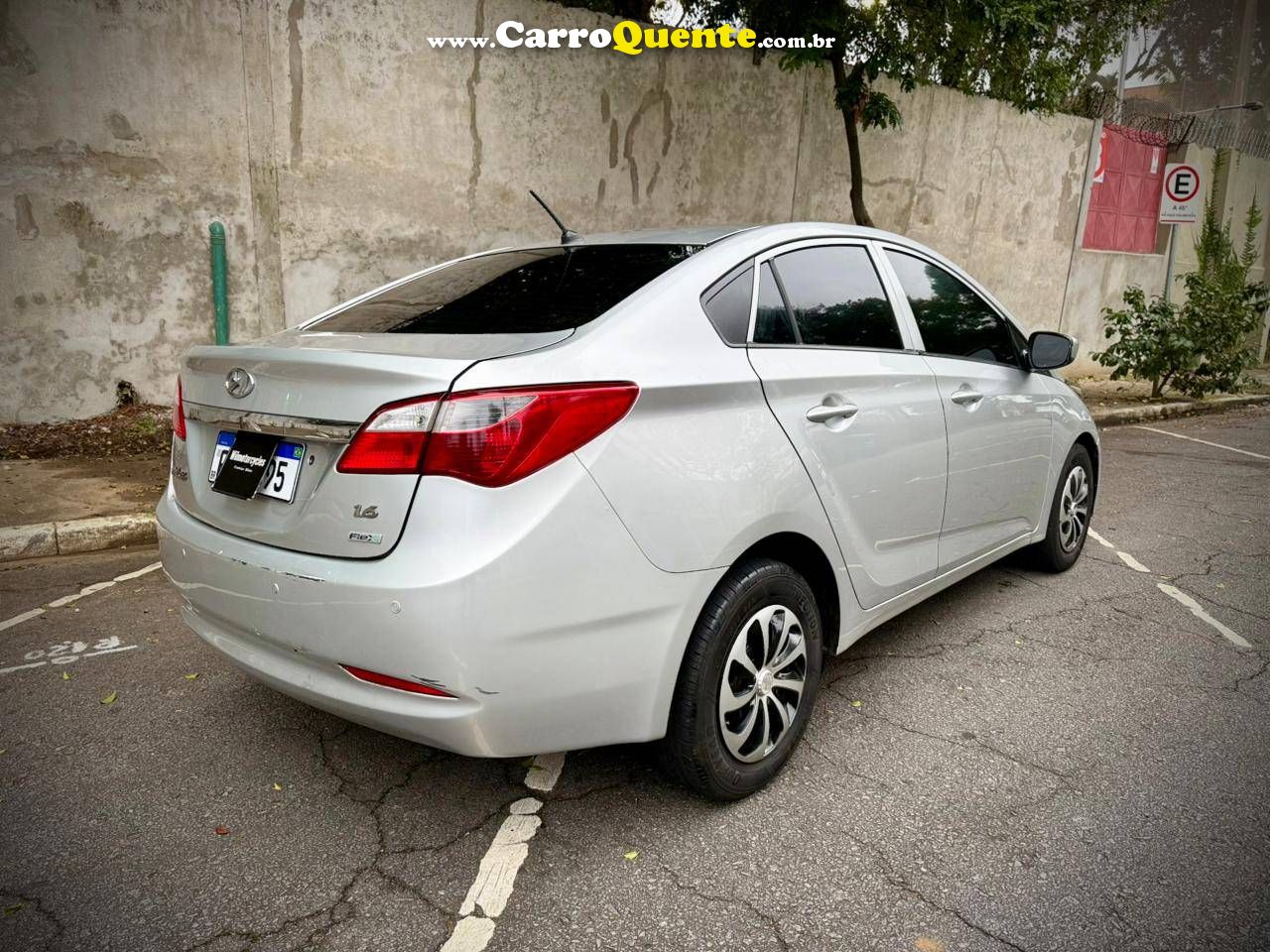 HYUNDAI HB20S 1.6 COMFORT PLUS 16V 2014 - Loja