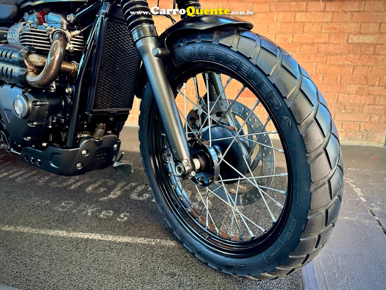 TRIUMPH STREET SCRAMBLER 2017 - Loja