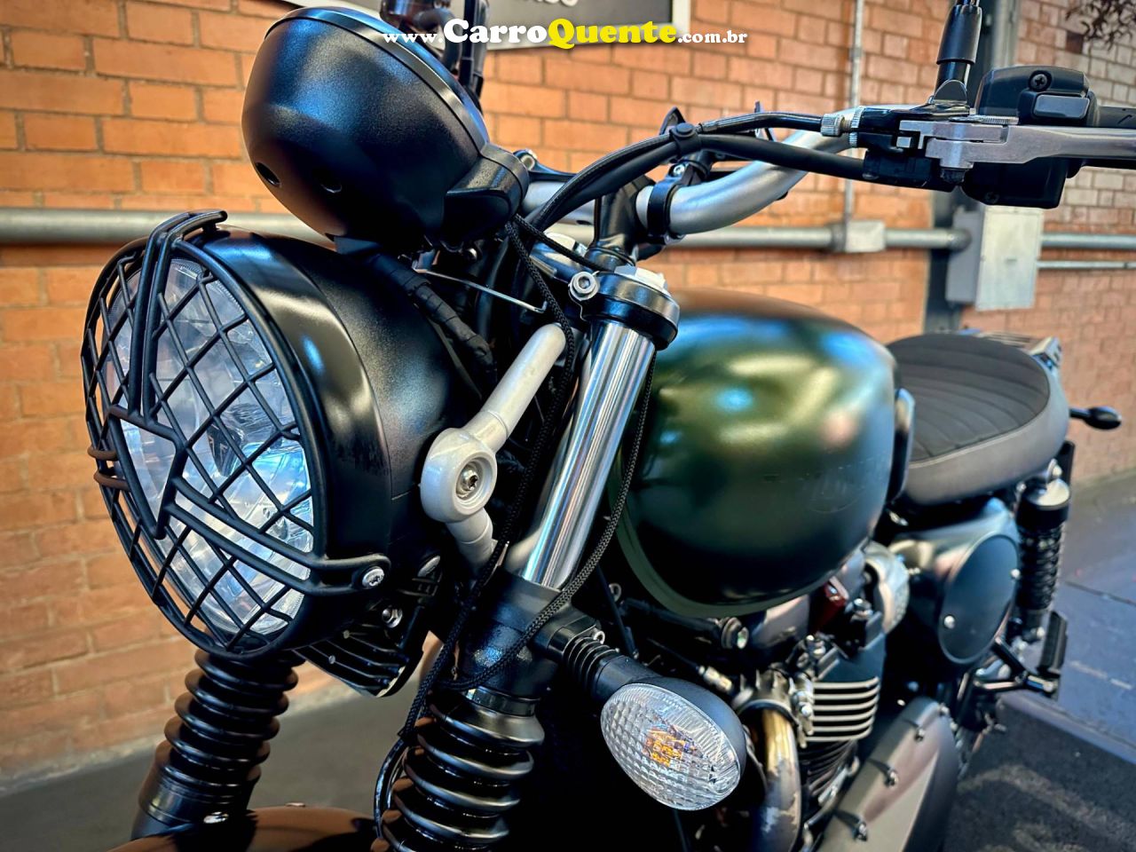 TRIUMPH STREET SCRAMBLER 2017 - Loja