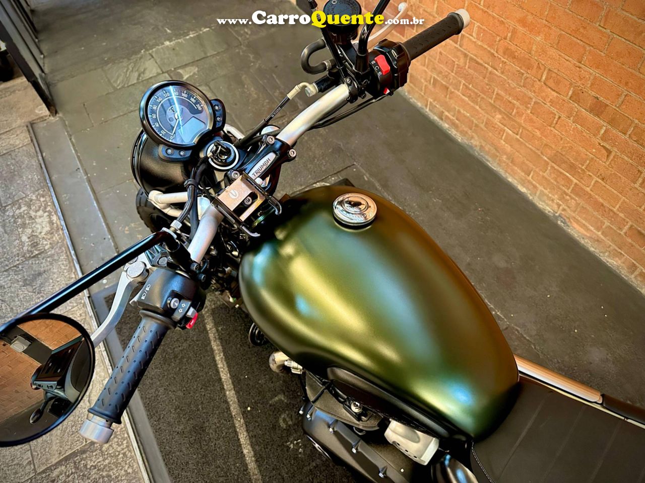 TRIUMPH STREET SCRAMBLER 2017 - Loja