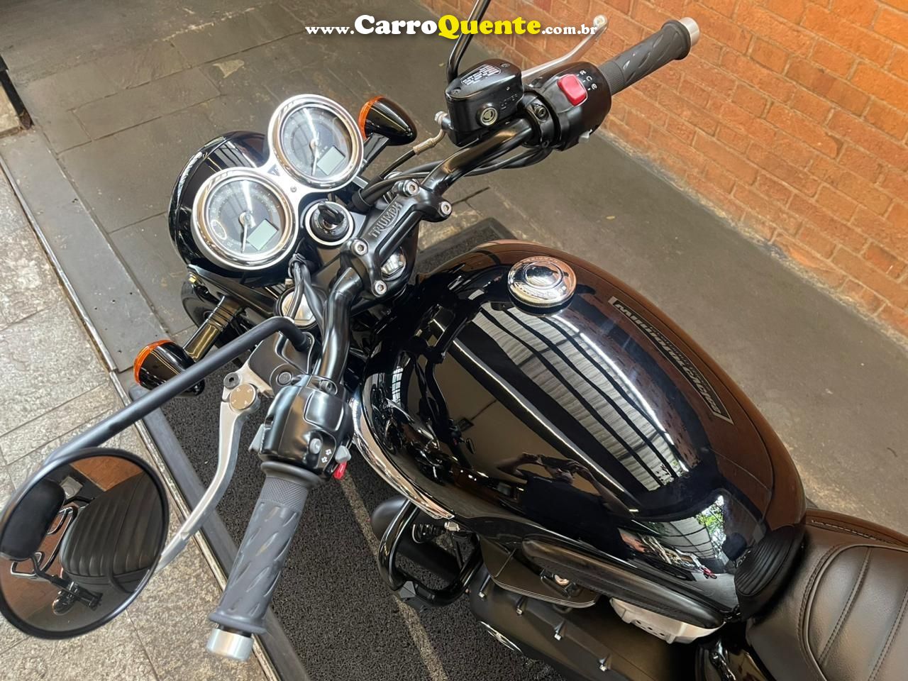 TRIUMPH BONNEVILLE T100 BLACK 900 2020 - Loja