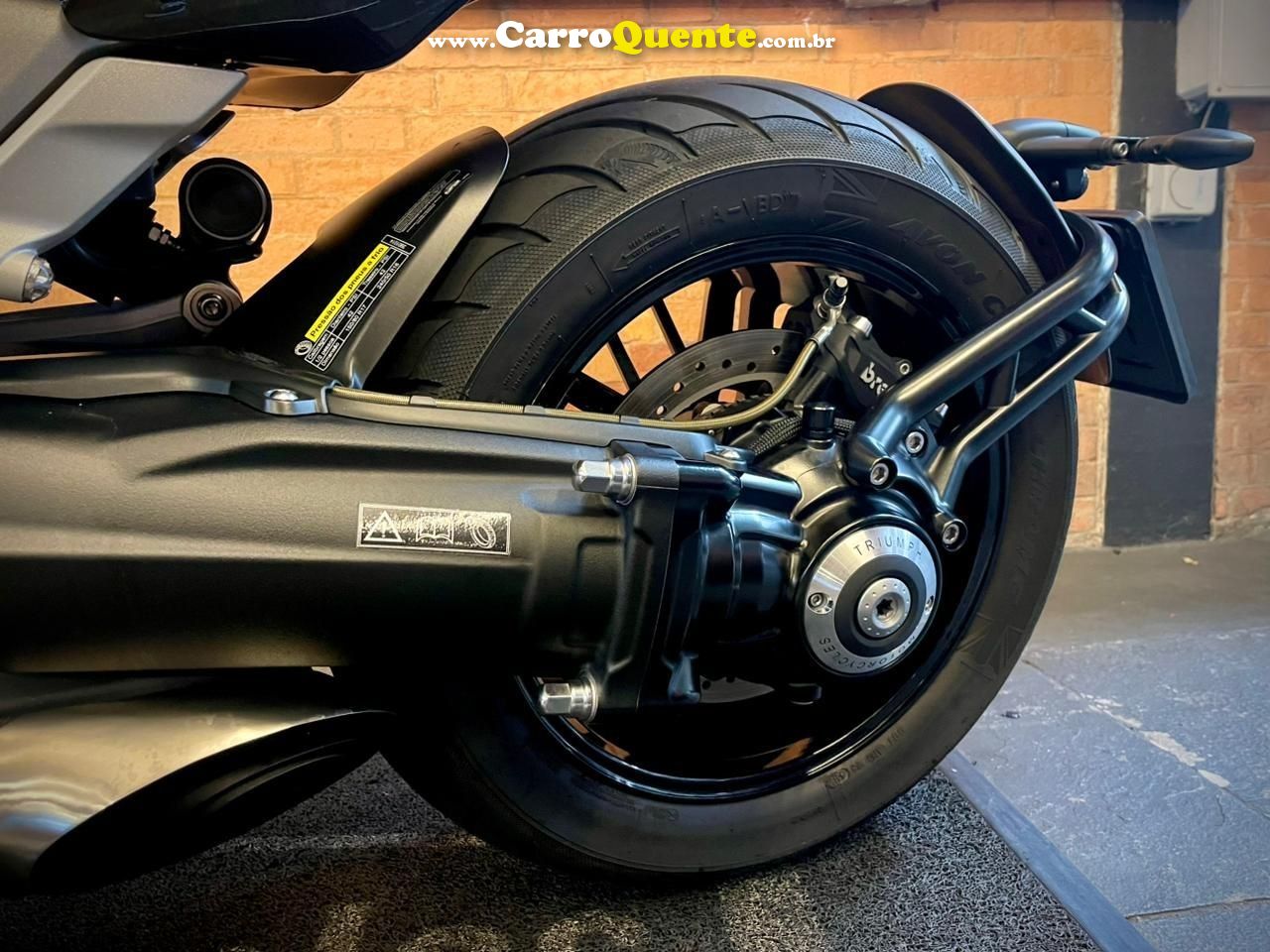 TRIUMPH ROCKET III R 2020 - Loja