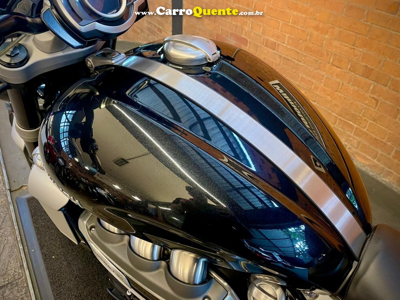 TRIUMPH ROCKET III R 2020 - Loja