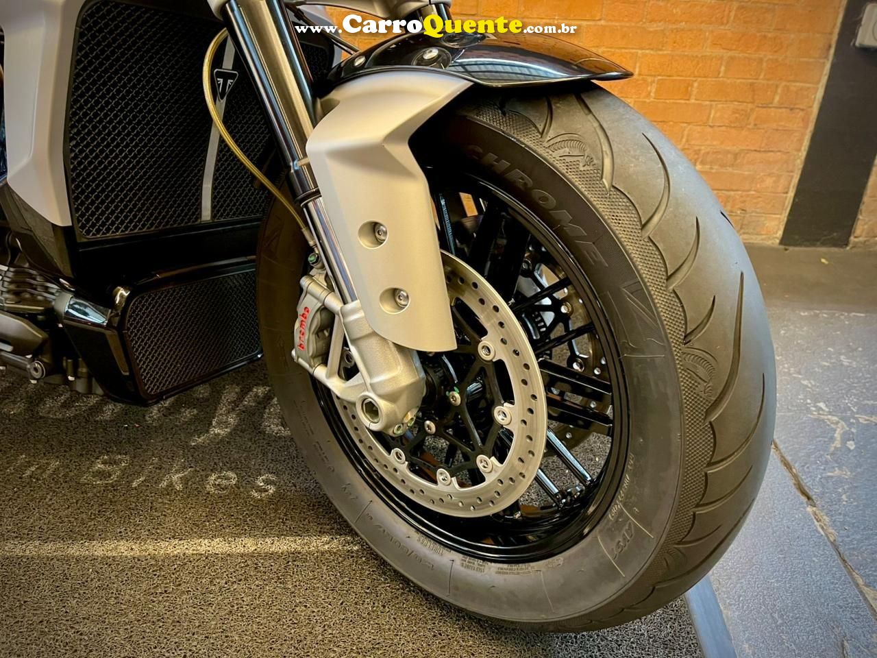 TRIUMPH ROCKET III R 2020 - Loja