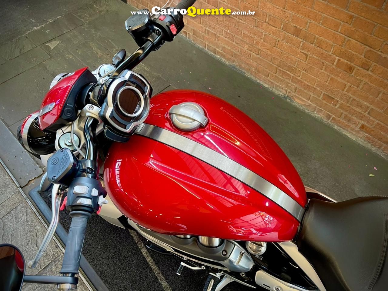TRIUMPH ROCKET III R 2022 - Loja