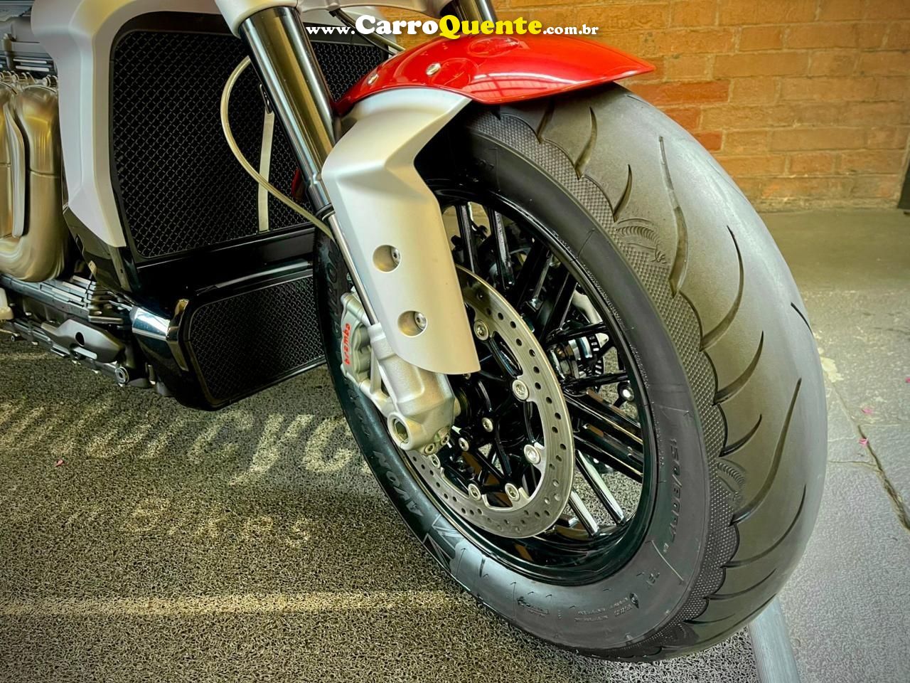TRIUMPH ROCKET III R 2022 - Loja