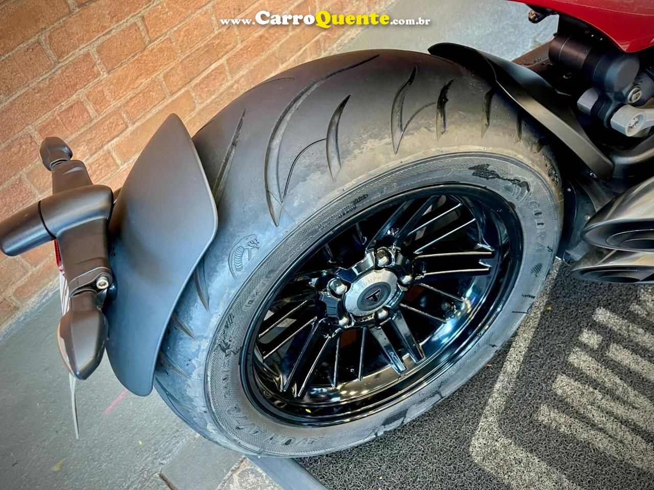 TRIUMPH ROCKET III R 2022 - Loja