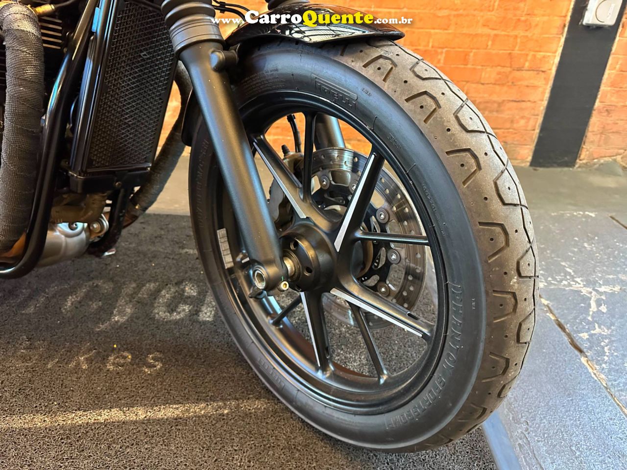TRIUMPH STREET TWIN 2020 - Loja