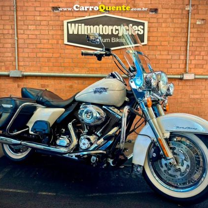 HARLEY-DAVIDSON ROAD KING CLASSIC 2013