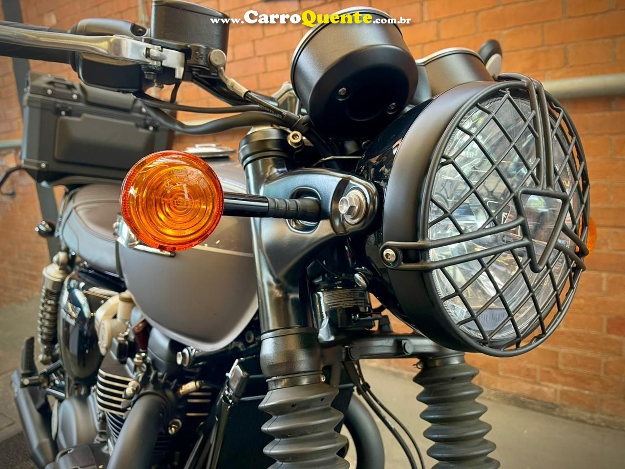 TRIUMPH BONNEVILLE T120 BLACK 1200 2024 - Loja