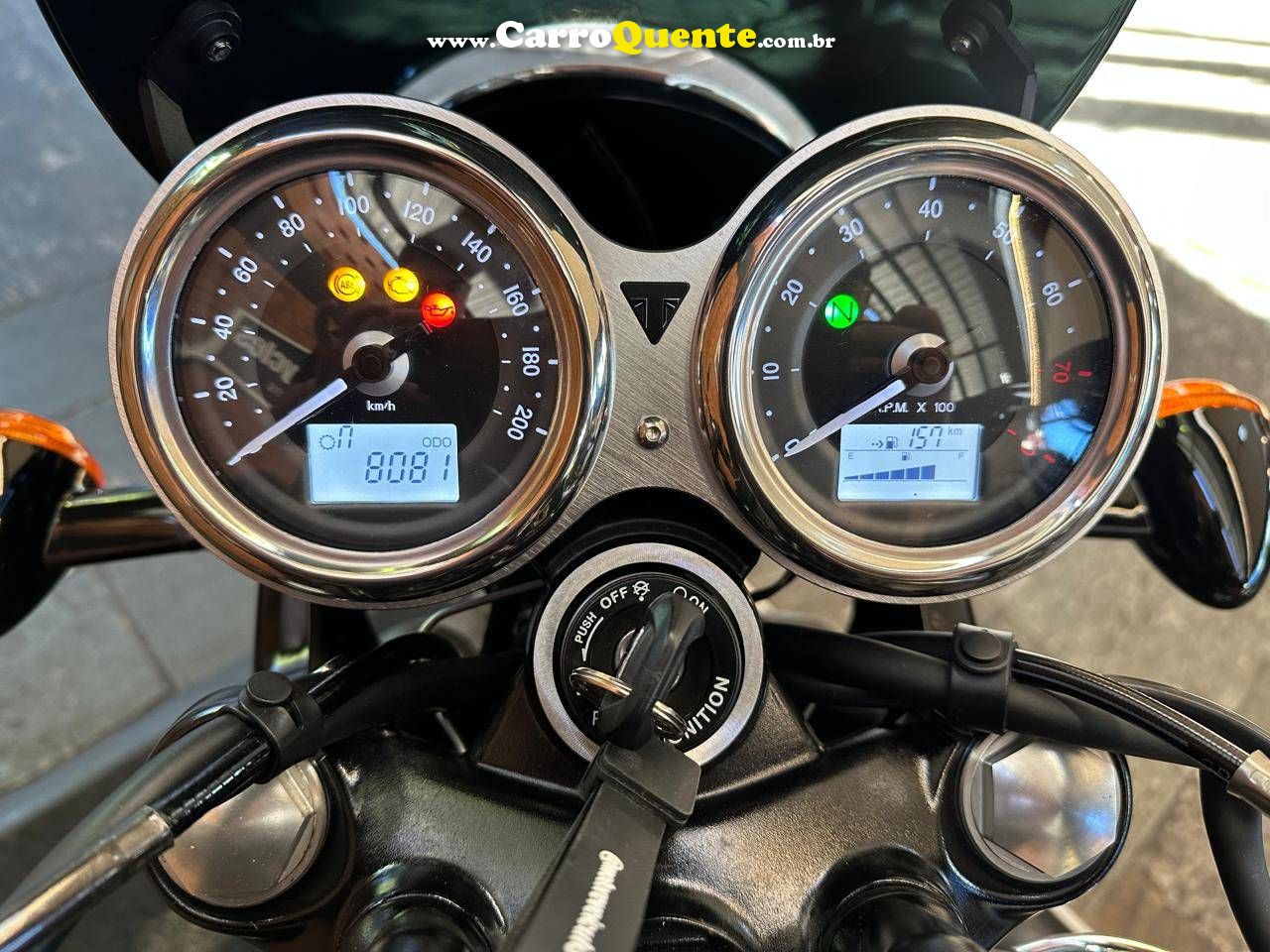 TRIUMPH BONNEVILLE T100 BLACK 900 2021 - Loja