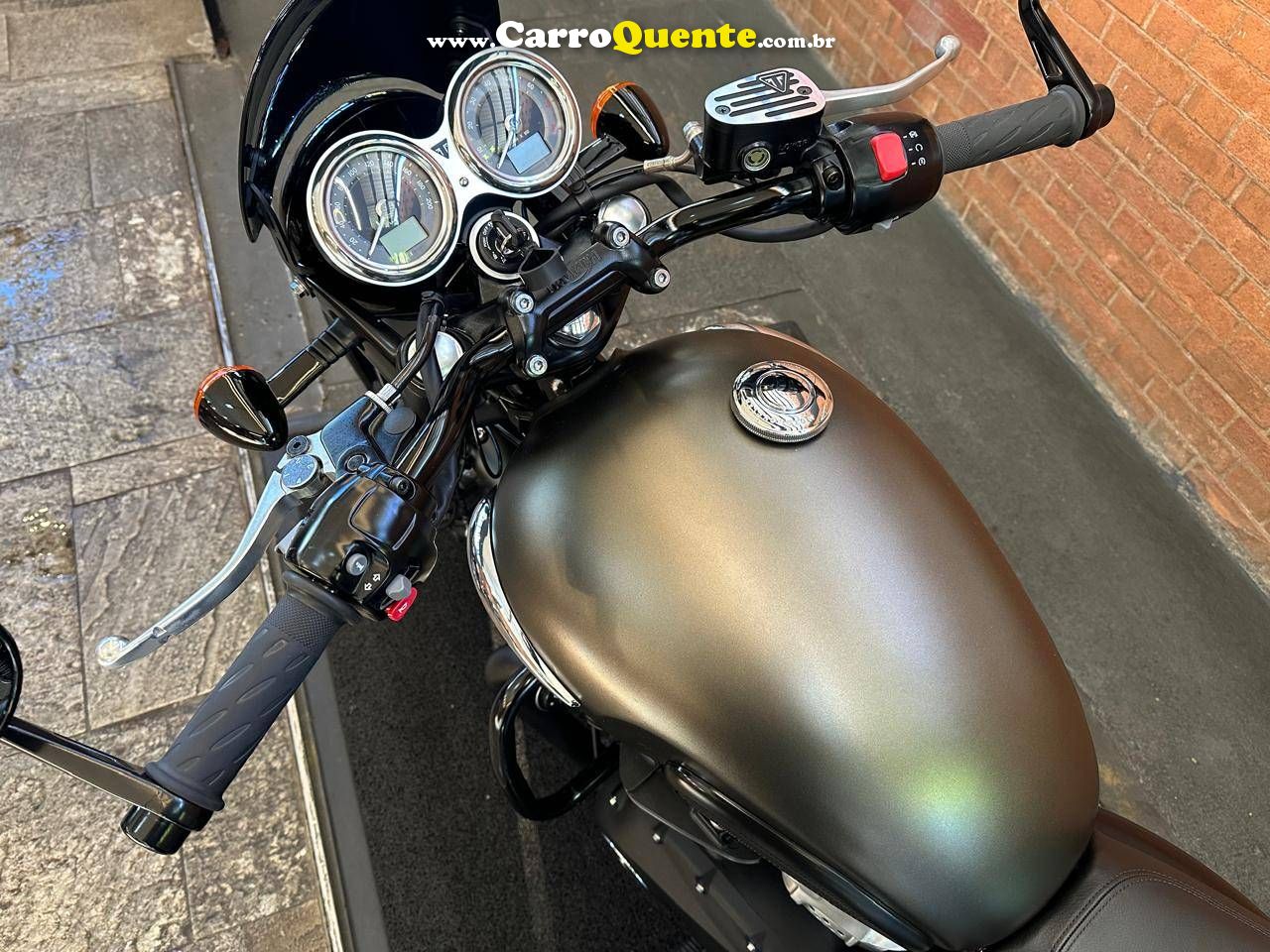 TRIUMPH BONNEVILLE T100 BLACK 900 2021 - Loja
