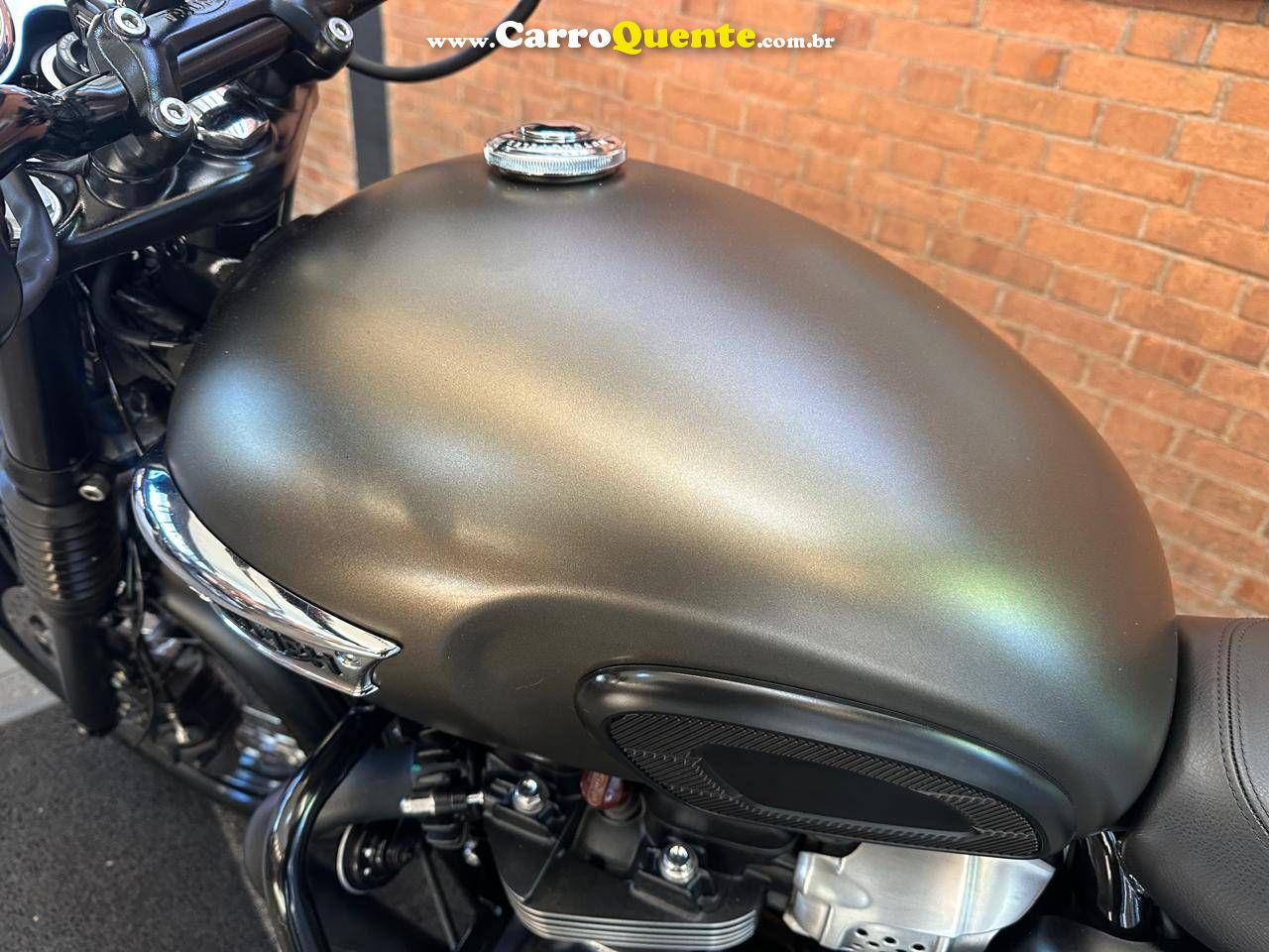 TRIUMPH BONNEVILLE T100 BLACK 900 2021 - Loja