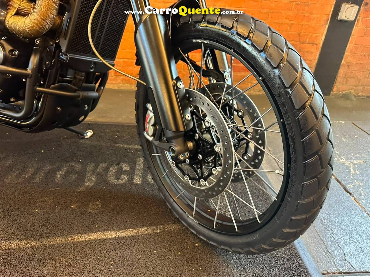 TRIUMPH BONNEVILLE SCRAMBLER 1200 XC 2019 - Loja