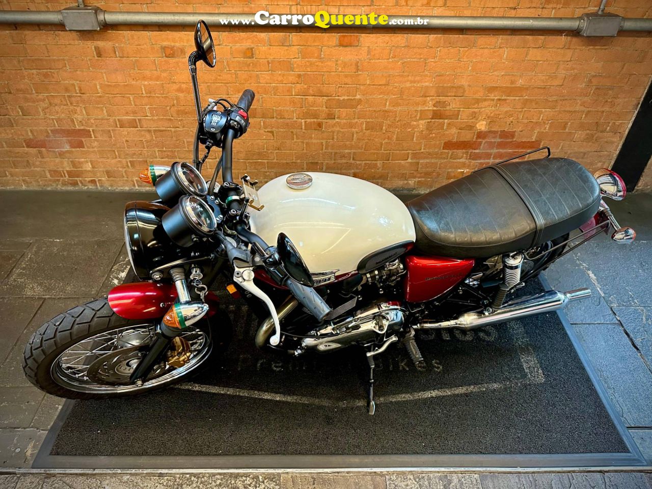 TRIUMPH BONNEVILLE T 100 865 2013 - Loja
