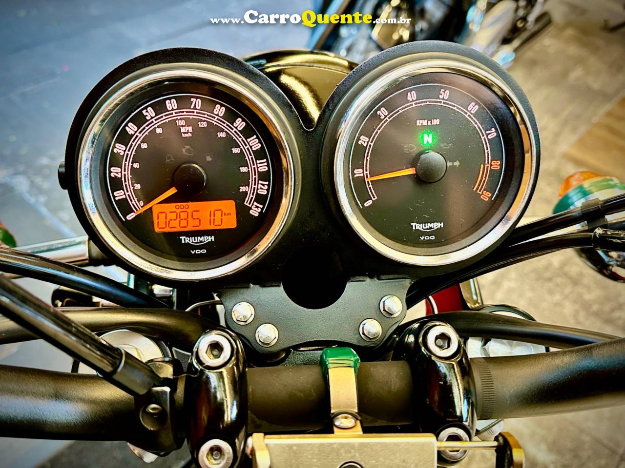 TRIUMPH BONNEVILLE T 100 865 2013 - Loja