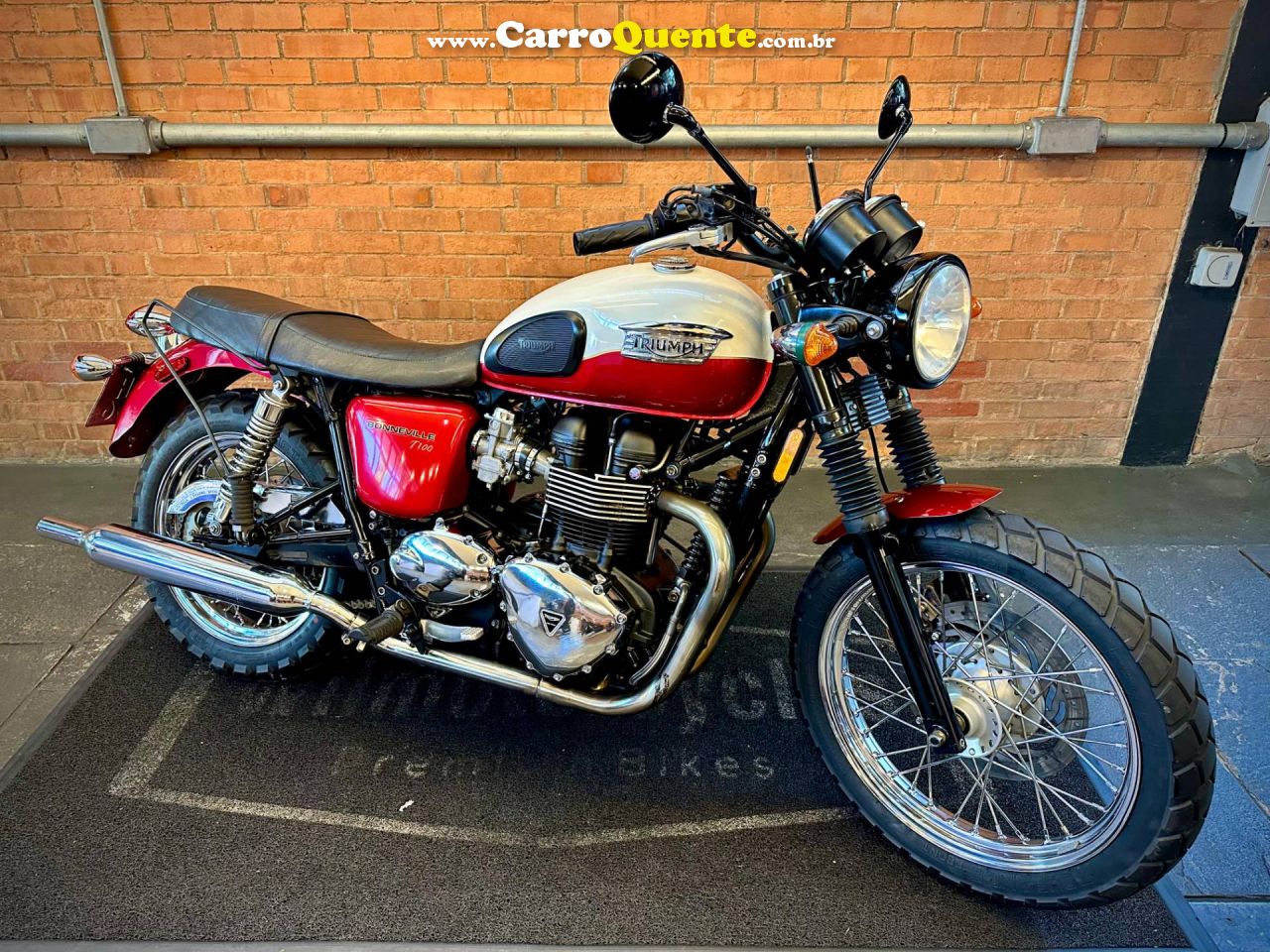 TRIUMPH BONNEVILLE T 100 865 2013 - Loja