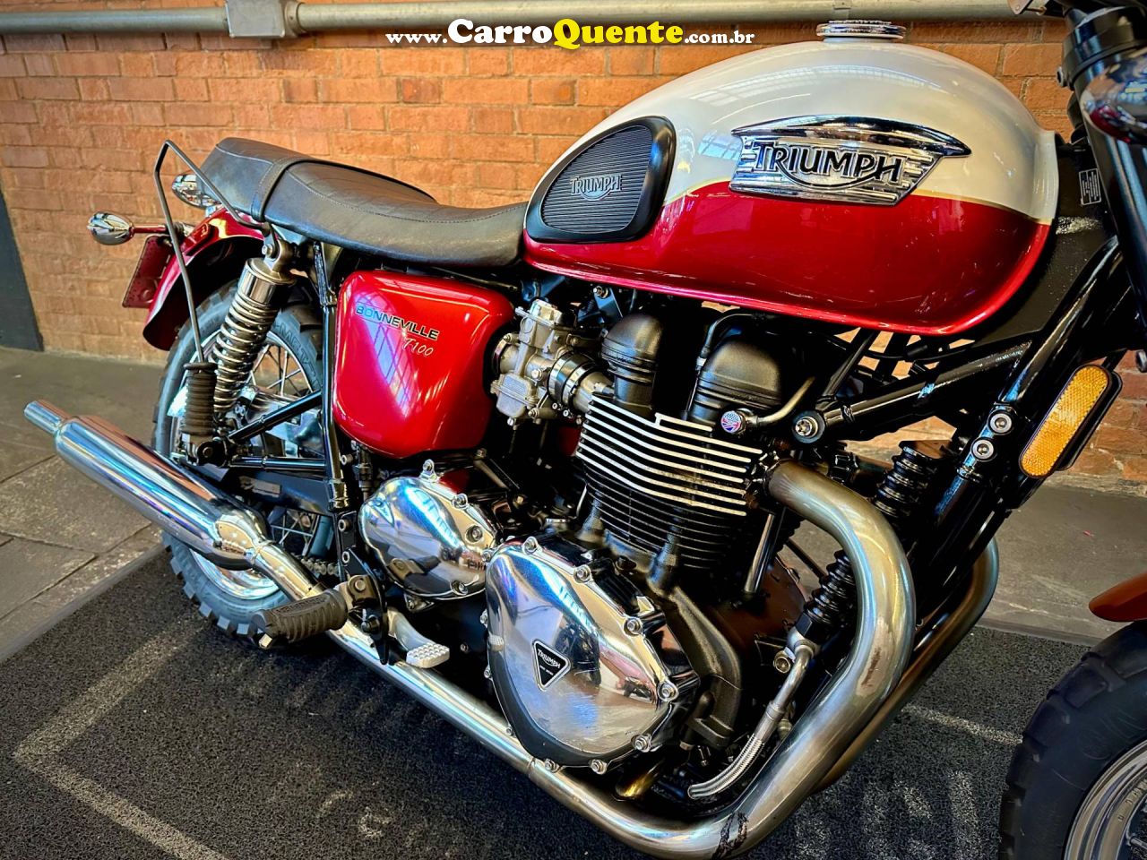 TRIUMPH BONNEVILLE T 100 865 2013 - Loja