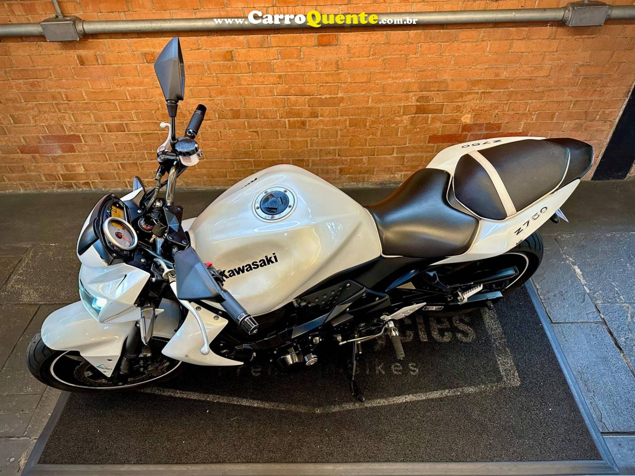 KAWASAKI Z750 2011 - Loja