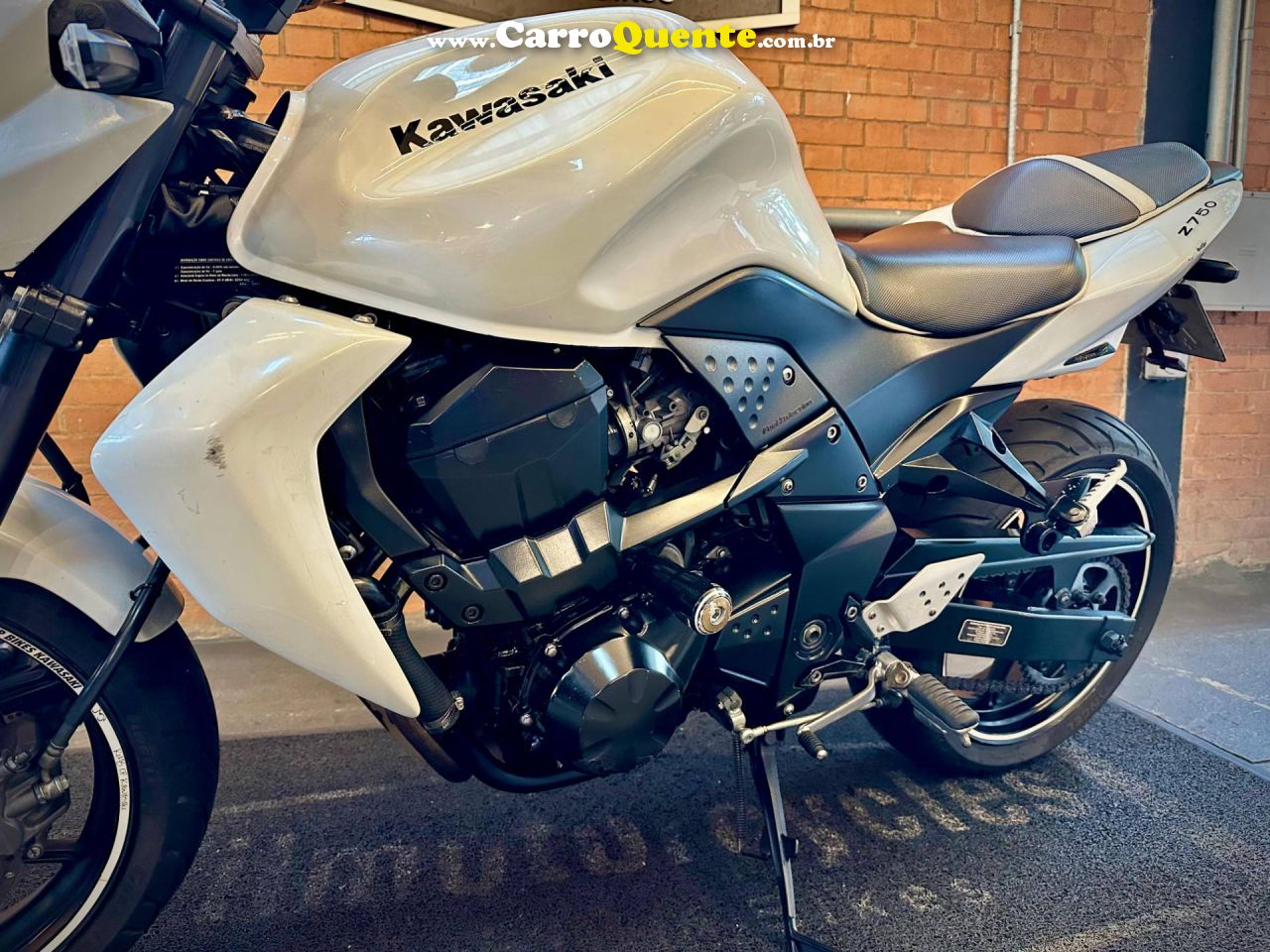 KAWASAKI Z750 2011 - Loja