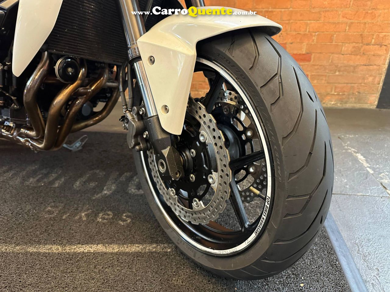 KAWASAKI Z750 2011 - Loja