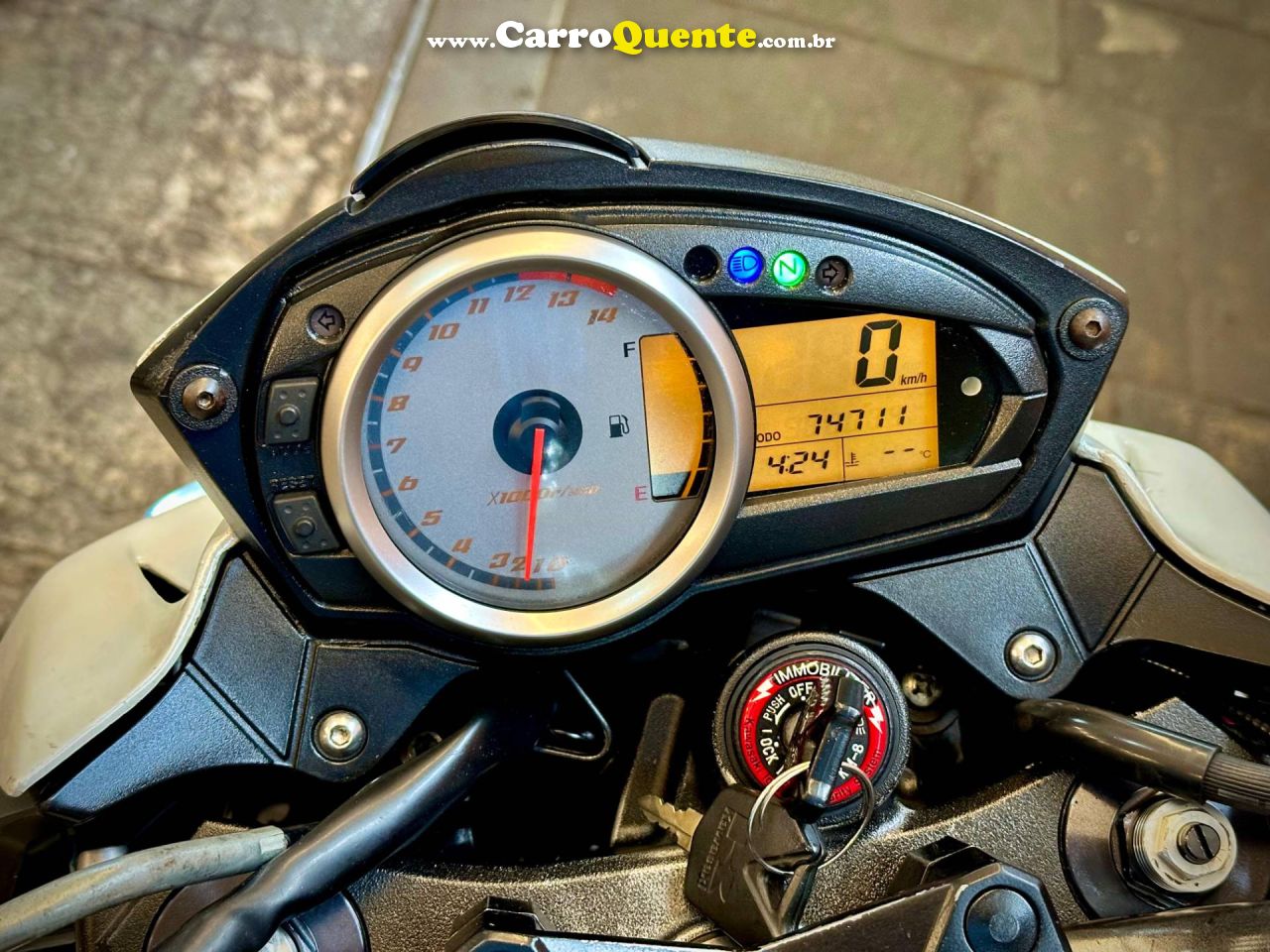 KAWASAKI Z750 2011 - Loja