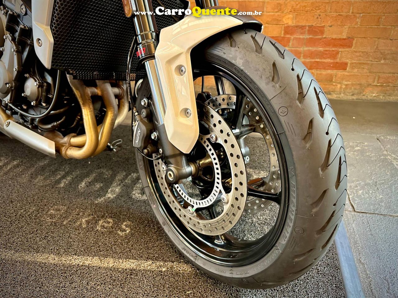 TRIUMPH TRIDENT 660 2022 - Loja