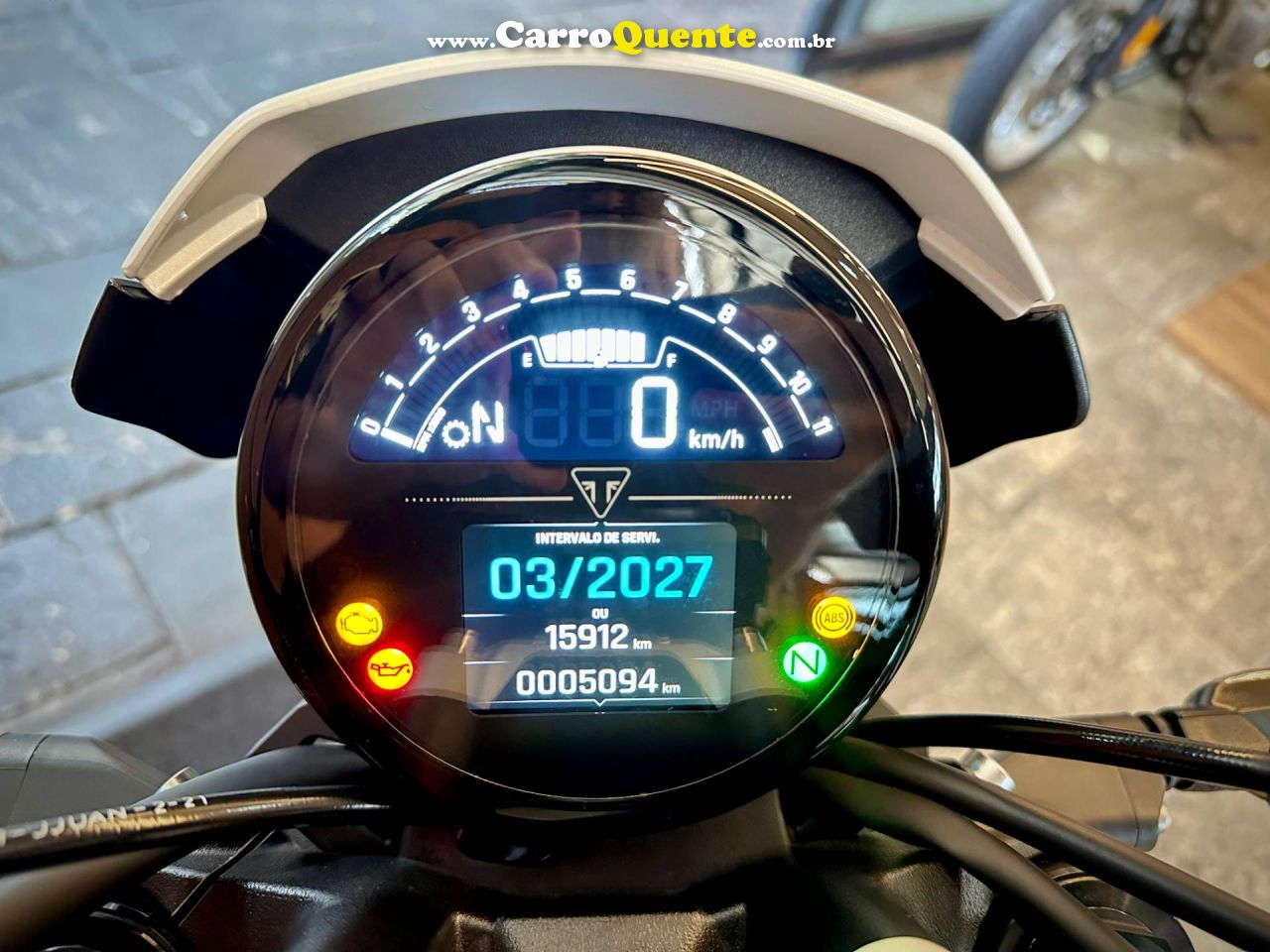 TRIUMPH TRIDENT 660 2022 - Loja