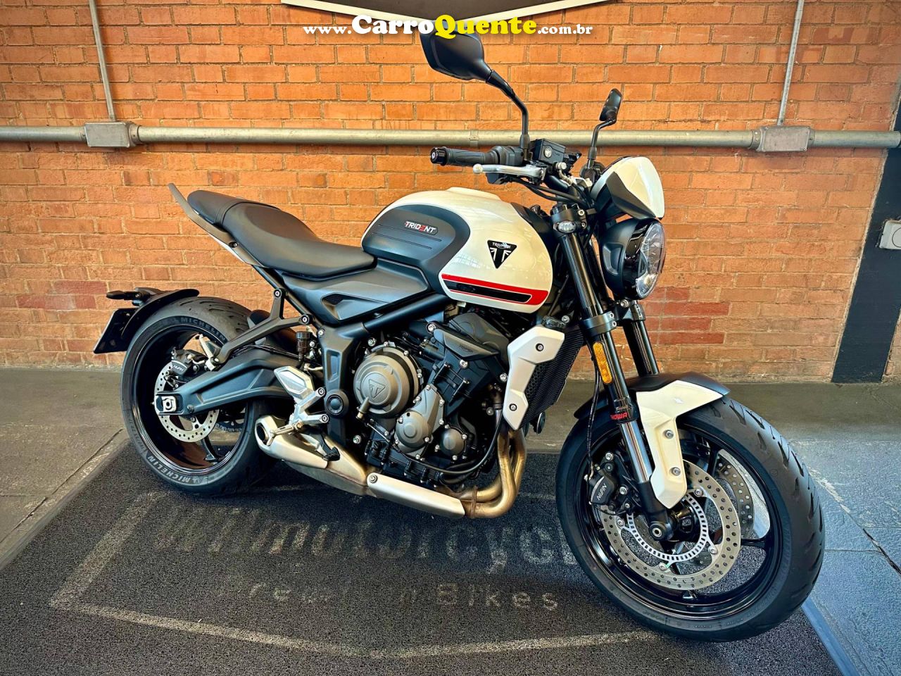 TRIUMPH TRIDENT 660 2022 - Loja