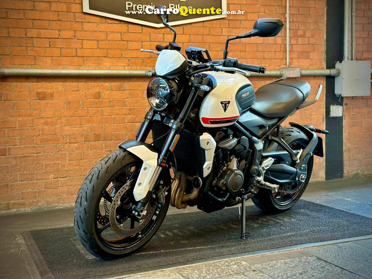 TRIUMPH TRIDENT 660 2022 - Loja